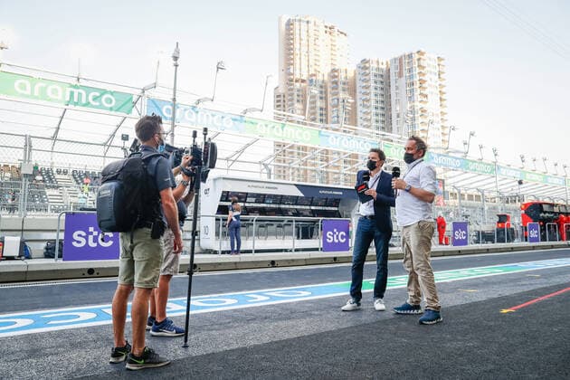 SENECAL Thomas (fr), chief editor Canal+, MONTAGNY Franck (fra), TV presenter commentateur Canal+, portrait during the Formula 1 stc Saudi Arabian Grand Prix 2021, 21th round of the 2021 FIA Formula One World Championship, WM, Weltmeisterschaft from December 3 to 5, 2021 on the Jeddah Corniche Circuit, in Jeddah, Saudi Arabia - F1 - SAUDI ARABIAN GRAND PRIX 2021 DPPI Panoramic  00121043__V2_5298