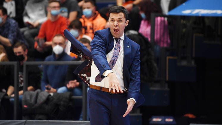 Basketball, 1 Bundesliga, 2021 2022 season, 9 match day, SYNTAINICS MBC Mitteldeutscher Basketball Club Weissenfels vs FC Bayern Muenchen Basketball 04 12 2021 Igor Jovovic Head Coach Trainer MBC Weissenfels gestures on the sidelines during the game Weissenfels vs FC Bayern Munich Basketball 04 12 2021 Weissenfels Saxony Anhalt Germany Stadthalle Weissenfels