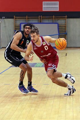 04 12 2021, xovx, Basketball 2 Bundesliga Pro B, Giessen 46ers Rackelos White Wings Hanau v l Dewrell Tisdale White Wings Hanau , Sebastian Brach Giessen 46ers Rackelos Giessen Sporthalle Ost Hessen Germany EN