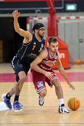 04 12 2021, xovx, Basketball 2 Bundesliga Pro B, Giessen 46ers Rackelos White Wings Hanau v l Dewrell Tisdale White Wings Hanau , Sebastian Brach Giessen 46ers Rackelos Giessen Sporthalle Ost Hessen Germany EN
