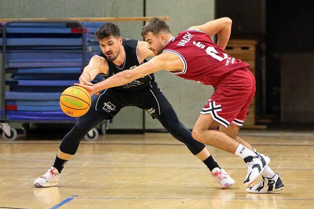 04 12 2021, xovx, Basketball 2 Bundesliga Pro B, Giessen 46ers Rackelos White Wings Hanau v l Philip Hecker White Wings Hanau , Sebastian Brach Giessen 46ers Rackelos Giessen Sporthalle Ost Hessen Germany DE