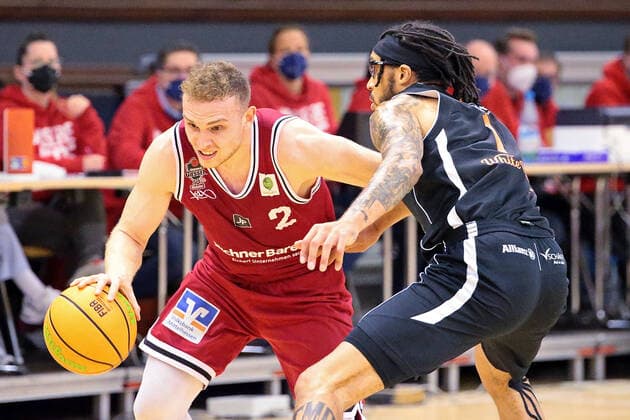 04 12 2021, xovx, Basketball 2 Bundesliga Pro B, Giessen 46ers Rackelos White Wings Hanau v l Viktor Ziring Giessen 46ers Rackelos , Dewrell Tisdale White Wings Hanau Giessen Sporthalle Ost Hessen Germany EN