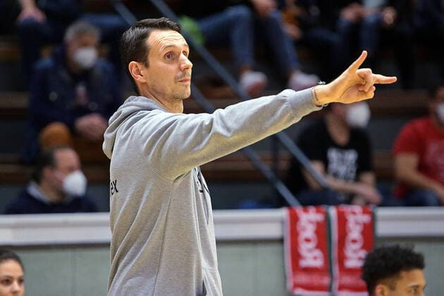 04 12 2021, xovx, Basketball 2 Bundesliga Pro B, Giessen 46ers Rackelos White Wings Hanau coach Patrick Unger Giessen 46ers Rackelos Giessen Sporthalle Ost Hessen Germany EN