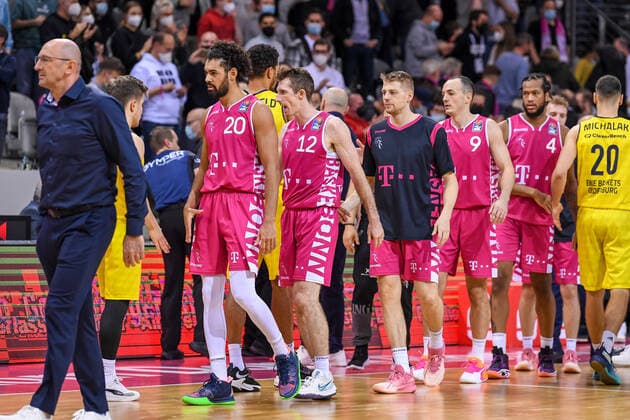 easyCredit BBL, Telekom Baskets Bonn vs EWE Baskets Oldenburg, 04 12 2021 Skyler Bowlin Telekom Baskets Bonn, 12 , easyCredit BBL, Telekom Baskets Bonn vs EWE Baskets Oldenburg on 04 12 2021 at the Telekom Dome Bonn, Bonn North Rhine-Westphalia Copyright: xBEAUTIFULxSPORTS Mueller-Laschetx