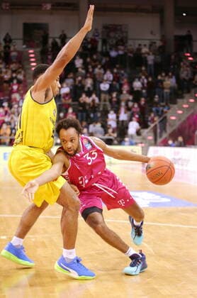 Parker Jackson Cartwright Telekom Baskets Bonn vs EWE Baskets Oldenburg easyCredit BBL 1 Bundesliga , 2021 2022 season , Hauptrunde 9 Spieltag
