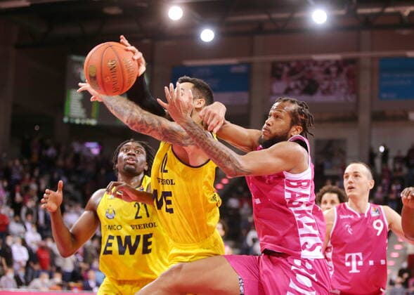 Justin Gorham Telekom Baskets Bonn vs EWE Baskets Oldenburg easyCredit BBL 1 Bundesliga , 2021 2022 season , Hauptrunde 9 Spieltag