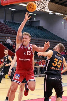 04 12 2021, xovx, Basketball 2 Bundesliga Pro B, Giessen 46ers Rackelos White Wings Hanau v l Stefan Vasovic White Wings Hanau , Niklas Krause White Wings Hanau , Johannes Lischka Giessen 46ers Rackelos , Matthias Fichtner White Wings Hanau Giessen Sporthalle Ost Hessen Germany DE