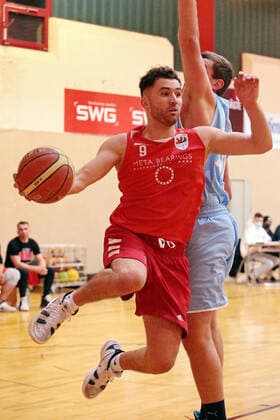 04 12 2021, xovx, Basketball Oberliga Hessen, MTV Gießen BC Marburg v l Halil Shala MTV Gießen , Erik Lindenstruth BC Marburg Gießen Sporthalle River Baracks Hessen Germany EN