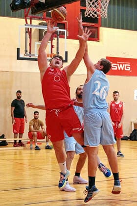 04 12 2021, xovx, Basketball Oberliga Hessen, MTV Gießen BC Marburg v l Eduard Giese MTV Gießen , Zeljko Pavlovic BC Marburg , Srdan Ruzic BC Marburg , Nicolas Schäfer MTV Gießen Gießen Sporthalle River Baracks Hessen Germany EN