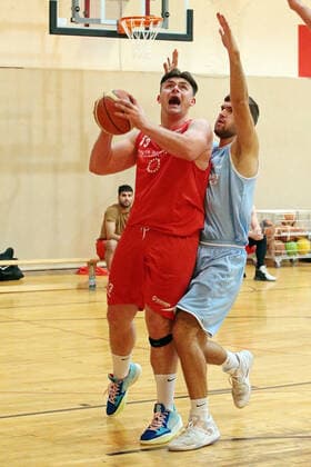 04 12 2021, xovx, Basketball Oberliga Hessen, MTV Gießen BC Marburg v l Eduard Giese MTV Gießen , Nico Sudermann BC Marburg Gießen Sporthalle River Baracks Hessen Germany EN
