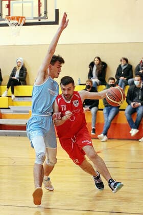 04 12 2021, xovx, Basketball Oberliga Hessen, MTV Gießen BC Marburg v l David Riemer BC Marburg , Nicolas Schäfer MTV Gießen Gießen Sporthalle River Baracks Hessen Germany EN