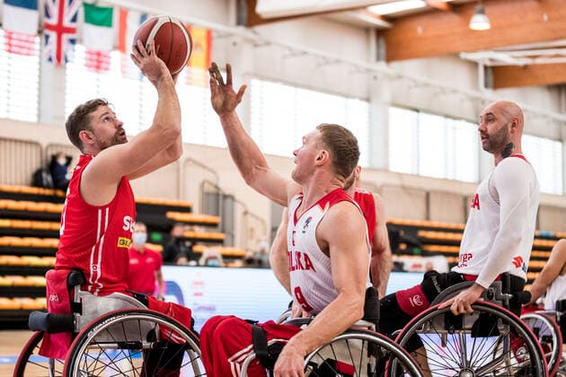 European Championship Wheelchair Basketball 04 12 2021 MADRID, SPAIN 4 December Wheelchair Basketball, Poland vs Switzerland Men, on Day 1 of the European Championship Wheelchair Basketball on 04 12 2021 at Polid Municipal Francisco Fernandez Ochoa in Madrid, Spain Maurice Amacher Switzerland, 0 , Piotr Darnikowski Poland, 9 Copyright: xBEAUTIFULxSPORTS Wunderlx