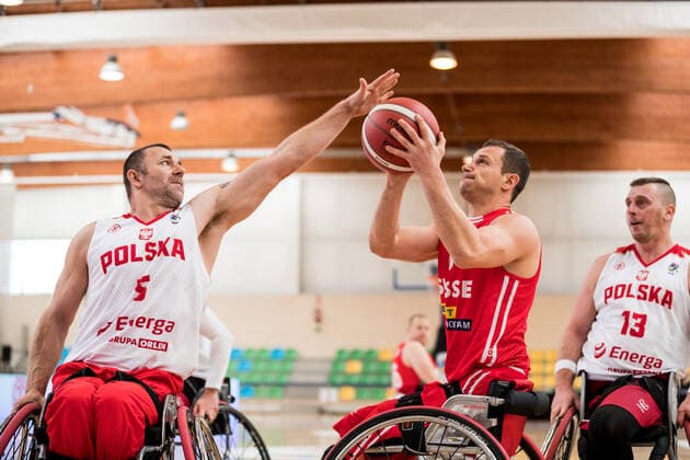 European Championship Wheelchair Basketball 04 12 2021 MADRID, SPAIN December 4 Wheelchair Basketball, Poland vs Switzerland Men, on Day 1 of the European Championship Wheelchair Basketball on 04 12 2021 at Polid Municipal Francisco Fernandez Ochoa in Madrid, Spain Krzysztof Bandura Poland, 5 , Husein Vardo Switzerland, 10 Copyright: xBEAUTIFULxSPORTS Wunderlx
