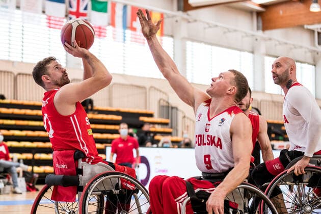 European Championship Wheelchair Basketball 04 12 2021 MADRID, SPAIN 4 December Wheelchair Basketball, Poland vs Switzerland Men, on Day 1 of the European Championship Wheelchair Basketball on 04 12 2021 at Polid Municipal Francisco Fernandez Ochoa in Madrid, Spain Maurice Amacher Switzerland, 0 , Piotr Darnikowski Poland, 9 Copyright: xBEAUTIFULxSPORTS Wunderlx
