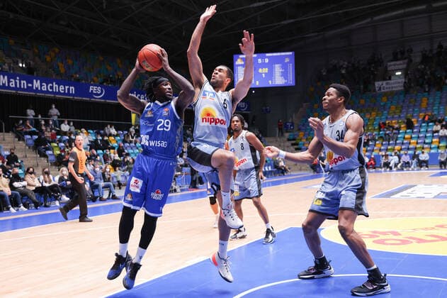 Fraport Skyliners HAKRO Merlins Crailsheim, easyCredit BBL Will Cherry Fraport Skyliners, 29 vs Elias Lasisi Merlins Crailsheim, 6 Right Richmond Aririguzoh Merlins Crailsheim, 34 Basketball match of easyCredit BBL between Fraport Skyliners and HAKRO Merlins Crailsheim on December 5, 2021 at Fraport Arena in Frankfurt am Main , Frankfurt am Main Hesse Germany Fraport Arena