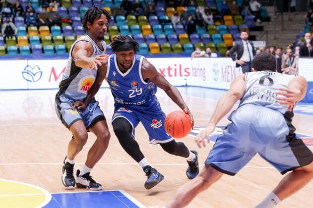 Fraport Skyliners HAKRO Merlins Crailsheim, easyCredit BBL Will Cherry Fraport Skyliners, 29 vs Terrell Harris Merlins Crailsheim, 8 Basketball match of easyCredit BBL between Fraport Skyliners and HAKRO Merlins Crailsheim on 5 December 2021 at Fraport Arena in Frankfurt am Main , Frankfurt am Main Hesse Germany Fraport Arena