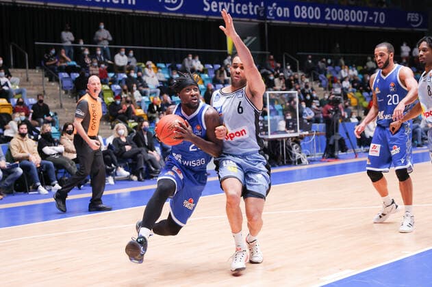 Fraport Skyliners HAKRO Merlins Crailsheim, easyCredit BBL Will Cherry Fraport Skyliners, 29 vs Elias Lasisi Merlins Crailsheim, 6 Basketball match of the easyCredit BBL between Fraport Skyliners and HAKRO Merlins Crailsheim on 5 December 2021 at Fraport Arena in Frankfurt am Main , Frankfurt am Main Hessen Germany Fraport Arena