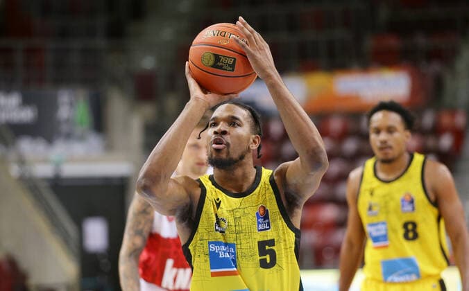 Ludwigsburg , Basketball easycredit BBL Bundesliga MHP Riesen Ludwigsburg vs s Oliver Würzburg , Justin Simon Riesen