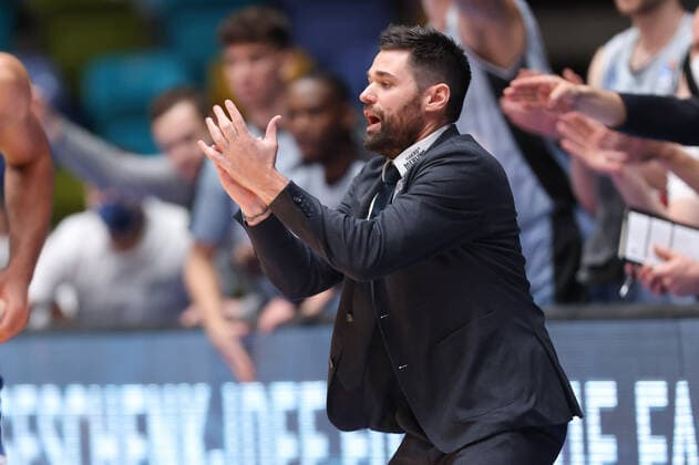 Fraport Skyliners HAKRO Merlins Crailsheim, easyCredit BBL Head Coach Sebastian Gleim Merlins Crailsheim Basketball match of the easyCredit BBL between Fraport Skyliners and HAKRO Merlins Crailsheim on 5 December 2021 at Fraport Arena in Frankfurt am Main , Frankfurt am Main Hesse Germany Fraport Arena