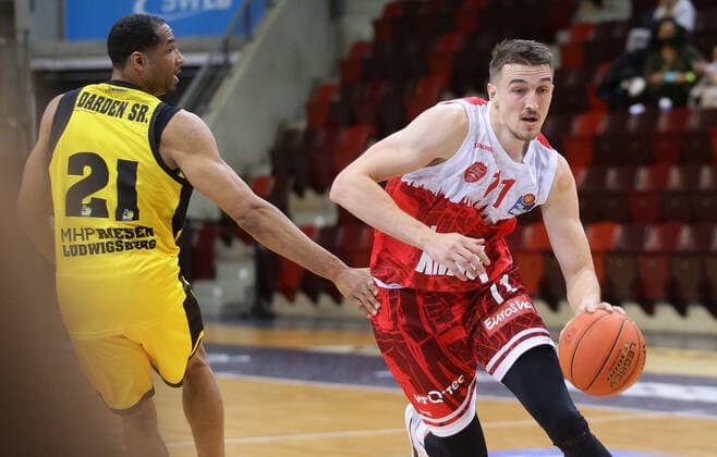 Ludwigsburg , Basketball easycredit BBL Bundesliga MHP Riesen Ludwigsburg vs s Oliver Würzburg , Tomasz Gielo Würzburg