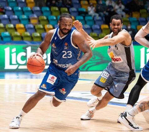 05 12 2021, xsltx, Basketball BBL Bundesliga, Frankfurt Skyliners Hakro Merlins Crailsheim emspor, v l Quantez Robertson Shoot Guard Fraport Skyliners , Elias Lasisi Shooting Guard HAKRO Merlins Crailsheim DFL DFB REGULATIONS PROHIBIT ANY USE OF PHOTOGRAPHS as IMAGE SEQUENCES and or QUASI VIDEO Frankfurt am Main