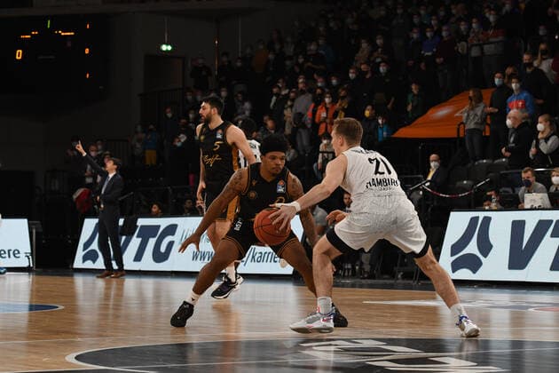Basketball I Men I Season 2021 2022 I Bundesliga I 9 Matchday I Hamburg Towers Basketball Loewen Braunschweig I 05 12 2021 Lueneburg edel optics de Arena Hamburg Germany Copyright: xLobeca Hannigx