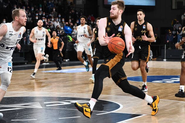 Basketball I Men I Season 2021 2022 I Bundesliga I 9 Matchday I Hamburg Towers Basketball Loewen Braunschweig I 05 12 2021 Luc van Slooten 4, Small Forward, Basketball Loewen Braunschweig Lueneburg edel optics de Arena Hamburg Germany Copyright: xLobeca Hannigx