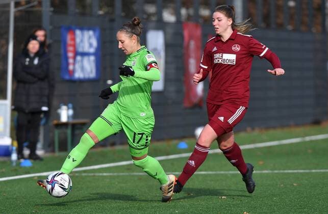 05 12 2021 Football Season 2021 2022 2 Women Football Bundesliga 12 Matchday 1 FC Nürnberg FCN Club MSV Duisburg Sports Photo Zink Yvonne Zielinski 17, MSV Duisburg Kim Urbanek 11, 1 FC Nürnberg FCN , right.