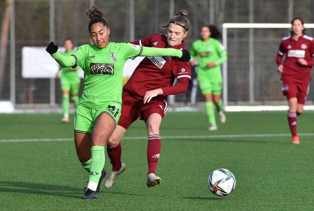 05 12 2021 Football Season 2021 2022 2 Women Football Bundesliga 12 Matchday 1 FC Nürnberg FCN Club MSV Duisburg Sports Photo Zink Vanessa Fürst 8, MSV Duisburg Nastassja Lein 24, 1 FC Nürnberg FCN , right.