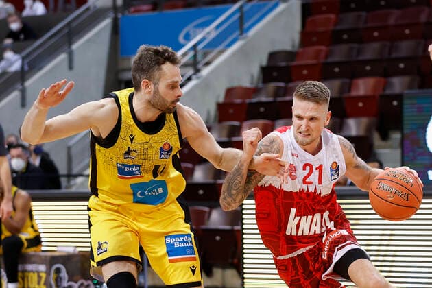 05 12 2021, Basketball, BBL 2021, 2022, 9 matchday, MHP Riesen Ludwigsburg s Oliver Wuerzburg, GER, Ludwigsburg, MHP Arena Picture from left Jonas Wohlfarth Bottermann MHP RIESEN and Aigars Skele s Oliver Wuerzburg. Copyright: HMBxMedia xHeikoxBecker