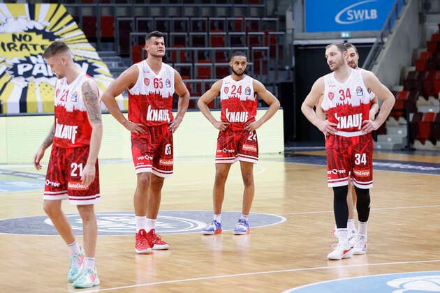 05 12 2021, Basketball, BBL 2021, 2022, Matchday 9, MHP Riesen Ludwigsburg s Oliver Wuerzburg, GER, Ludwigsburg, MHP Arena Image from left Disappointment Aigars Skele s Oliver Wuerzburg , Filip Stanic s Oliver Wuerzburg , Cameron Hunt s Oliver Wuerzburg , Felix Hoffmann s Oliver Wuerzburg and Julian Albus s Oliver Wuerzburg. Copyright: HMBxMedia xHeikoxBecker