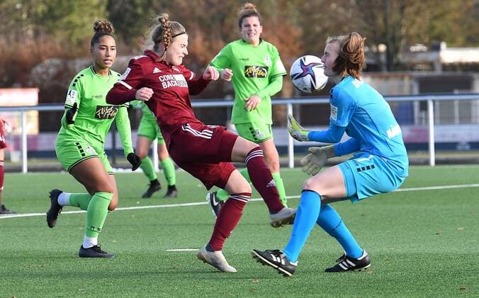 05 12 2021 Football Season 2021 2022 2 Women Football Bundesliga 12 Matchday 1 FC Nürnberg FCN Club MSV Duisburg Sports Photo Zink Nastassja Lein 24, 1 FC Nürnberg FCN vs Vanessa Fürst 8, MSV Duisburg , left Kari Närdemann Naerdemann 1, MSV Duisburg , right.