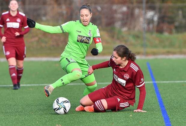 05 12 2021 Football Season 2021 2022 2 Women Football Bundesliga 12 Matchday 1 FC Nürnberg FCN Club MSV Duisburg Sports Photo Zink Yvonne Zielinski 17, MSV Duisburg Emma Kusch 16, 1 FC Nürnberg FCN , right.