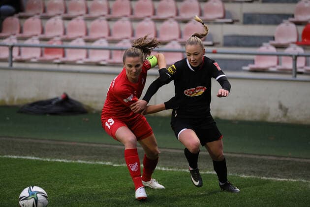 1 FC Köln Women SC Sand Women Football Women Bundesliga 2021 2022 Franz Kremer Stadium Cologne Germany 05 12 2021 Left Michaela Brandenburg Sand Right Weronika Zawistowska 1 FC Köln