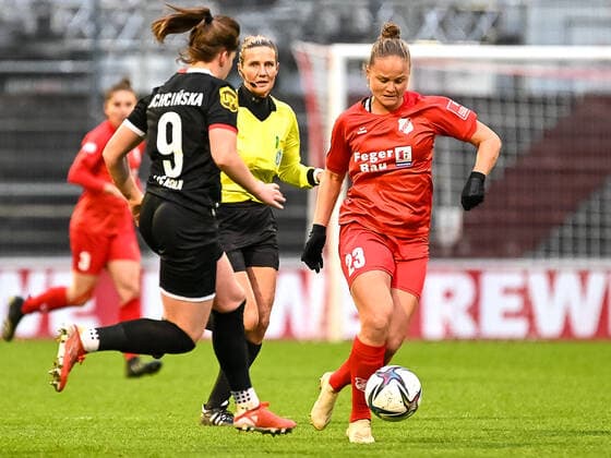 Adriana Achinska 1 FC Koeln, 09 and Patrycja Balcerzak SC Sand, 23 Behind them referee Westerhoff 1 FC Koeln vs SC Sand, Football, Womens Bundesliga, Matchday 10, 2021 2022, 05 12 2021 DFL DFB REGULATES PROHIBIT ANY USE OF PHOTOGRAPHS AS IMAGE SEQUENCES AND OR QUASI VIDEO 1 FC Koeln vs SC Sand, Football, Womens Bundesliga, Matchday 10, Season 2021 2022, 05 12 2021 Koeln Copyright: xEibner-Pressefotox EP_THR