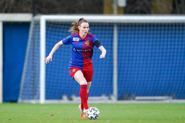 05 12 2021, Münchenstein, Sportanlage Nachwuchs Campus Basel, AXA Women s Super League FC Basel 1893 FC Zürich Frauen, 5 Melanie Huber Basel in action, on the ball Münchenstein Sportanlage Nachwuchs Campus Bas Basel Switzerland  Copyright: xJustPictures.ch DanielaxPorcellix