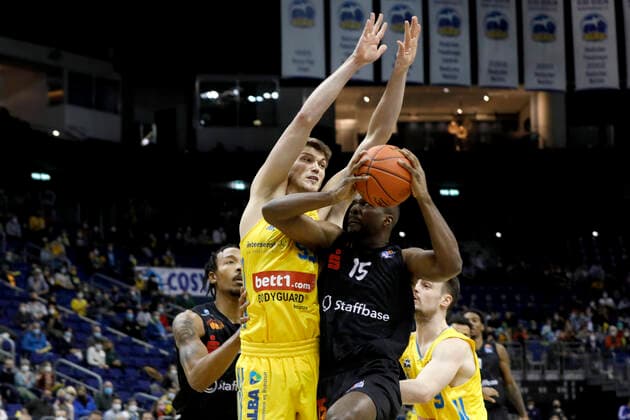 05 12 2021, easyCredit Basketball Bundesliga, BBL, season 2021 2022, men, Alba Berlin Chemnitz Niners Frantz Massenat, Niners Chemnitz Berlin Mercedes Benz Arena Berlin Germany