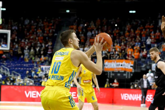 05 12 2021, easyCredit Basketball Bundesliga, BBL, season 2021 2022, men, Alba Berlin Chemnitz Niners Tim Schneider, Alba Berlin Berlin Mercedes Benz Arena Berlin Germany