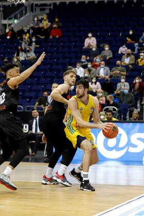 05 12 2021, easyCredit Basketball Bundesliga, BBL, 2021 2022 season, men, Alba Berlin Chemnitz Niners Yovel Zoosman, Alba Berlin Berlin Mercedes Benz Arena Berlin Germany.