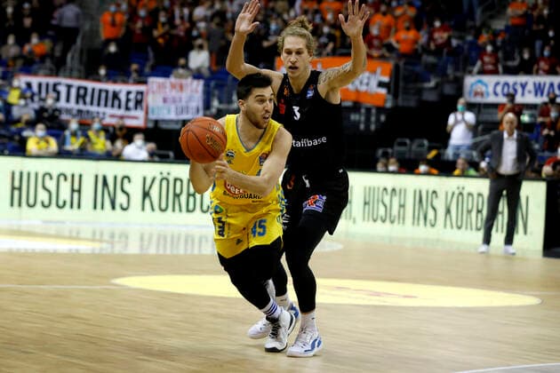 05 12 2021, easyCredit Basketball Bundesliga, BBL, 2021 2022 season, mens, Alba Berlin Chemnitz Niners Tamir Blatt, Alba Berlin Berlin Mercedes Benz Arena Berlin Germany