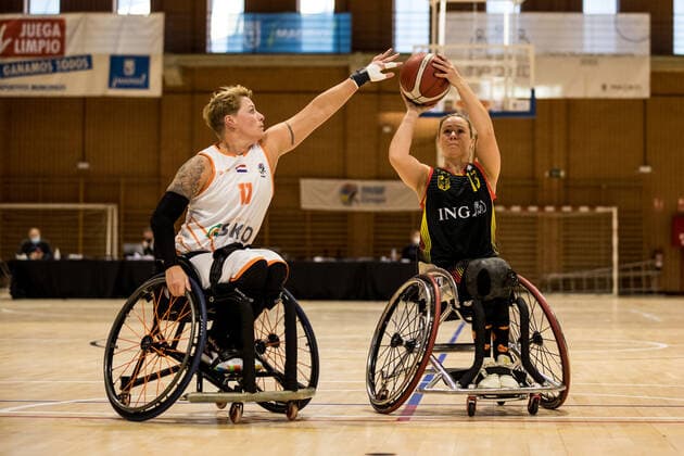 European Championship Wheelchair Basketball 05 12 2021 MADRID, SPAIN 5 December Wheelchair Basketball, Netherlands vs Germany Women, on Day 2 of the European Championship Wheelchair Basketball on 05 12 2021 at Polid Municipal Marques de Samaranch in Madrid, Spain Cher Korver Netherlands, 11 , Svenja Mayer Germany, 13 Copyright: xBEAUTIFULxSPORTS Wunderlx