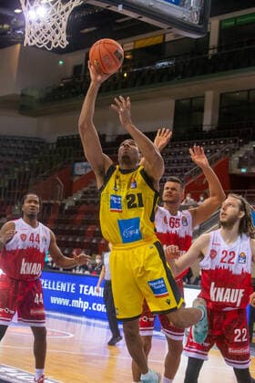 Tremmell Darden Riesen MHP Riesen Ludwigsburg vs s Oliver Würzburg Basketball Bundesliga 2021 2022 Ludwigsburg , GER, 05 12 2021,