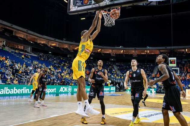 Basketball Berlin 05 12 2021 Season 2021 2022 easyCredit BBL 1 Bundesliga Men Alba Berlin NINERS Chemnitz Louis Olinde Alba Berlin, No 19