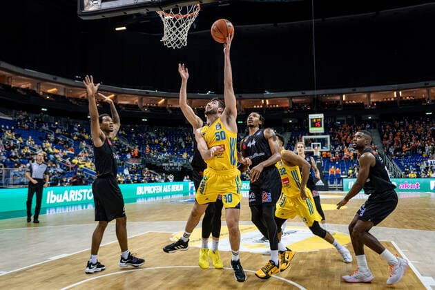 Basketball Berlin 05 12 2021 Season 2021 2022 easyCredit BBL 1 Bundesliga Men Alba Berlin NINERS Chemnitz Javel Zoosman Alba Berlin, No 50