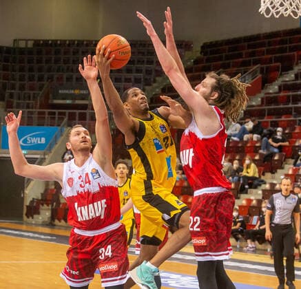 Tremmell Darden Riesen, middle MHP Riesen Ludwigsburg vs s Oliver Würzburg Basketball Bundesliga 2021 2022 Ludwigsburg , GER, 05 12 2021,