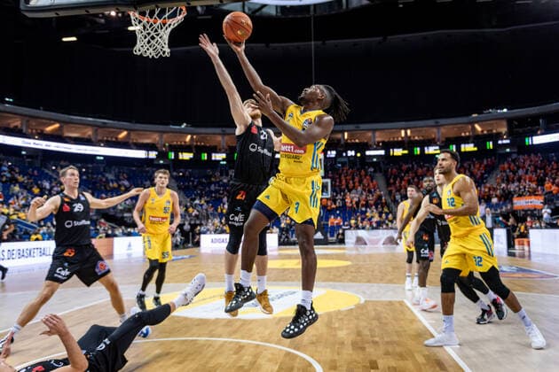 Basketball Berlin 05 12 2021 Season 2021 2022 easyCredit BBL 1 Bundesliga Men Alba Berlin NINERS Chemnitz Jaleen Smith Alba Berlin, No 03 Ivan Karacic Chemnitz, No 21