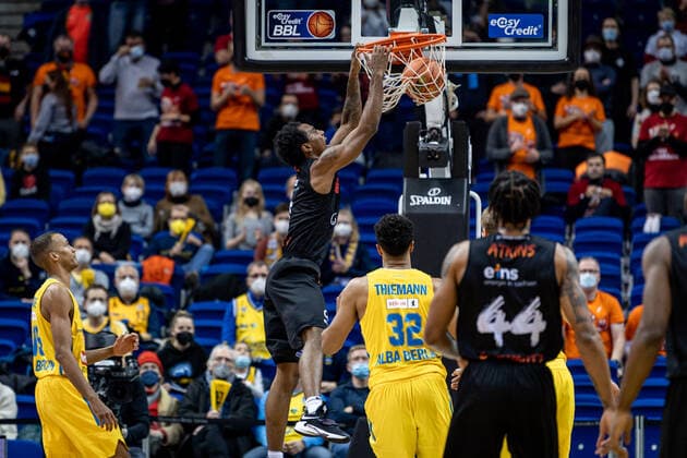 Basketball Berlin 05 12 2021 Season 2021 2022 easyCredit BBL 1 Bundesliga Men Alba Berlin NINERS Chemnitz Isiaha Mike Chemnitz, No 11