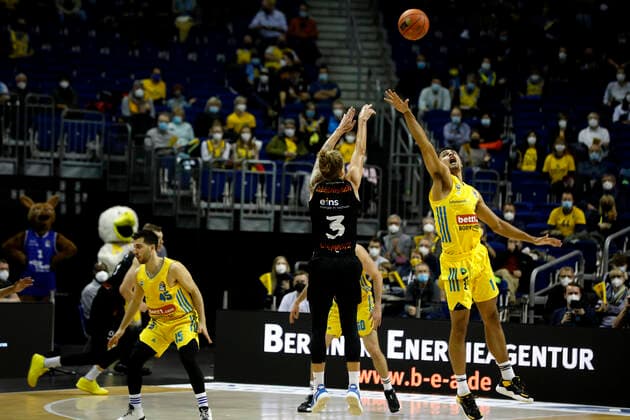 05 12 2021, easyCredit Basketball Bundesliga, BBL, season 2021 2022, men, Alba Berlin Chemnitz Niners Malte Ziegenhagen, Niners Chemnitz Berlin Mercedes Benz Arena Berlin Germany