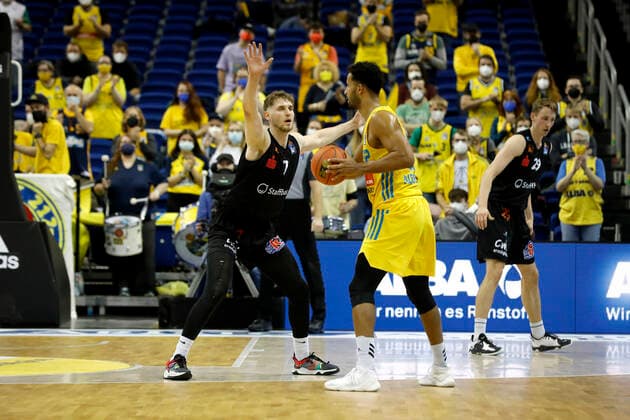 05 12 2021, easyCredit Basketball Bundesliga, BBL, 2021 2022 season, men, Alba Berlin Chemnitz Niners Johannes Thiemann, Alba Berlin Berlin Mercedes Benz Arena Berlin Germany.