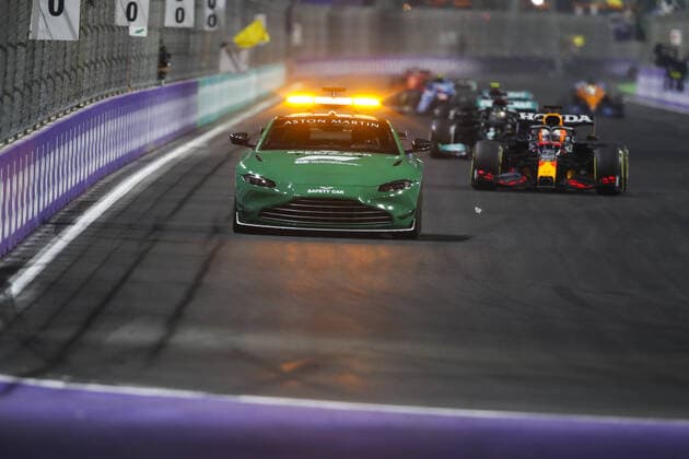 Safety car during the Formula 1 stc Saudi Arabian Grand Prix 2021, 21th round of the 2021 FIA Formula One World Championship, WM, Weltmeisterschaft from December 3 to 5, 2021 on the Jeddah Corniche Circuit, in Jeddah, Saudi Arabia - F1 - SAUDI ARABIAN GRAND PRIX 2021 - RACE DPPI Panoramic  00121044_FG0O3362.JPG